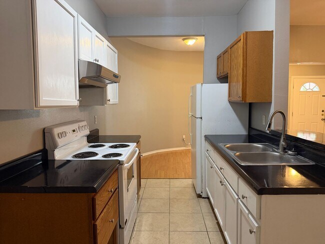 Foto del edificio - 240 Princeton Ave
