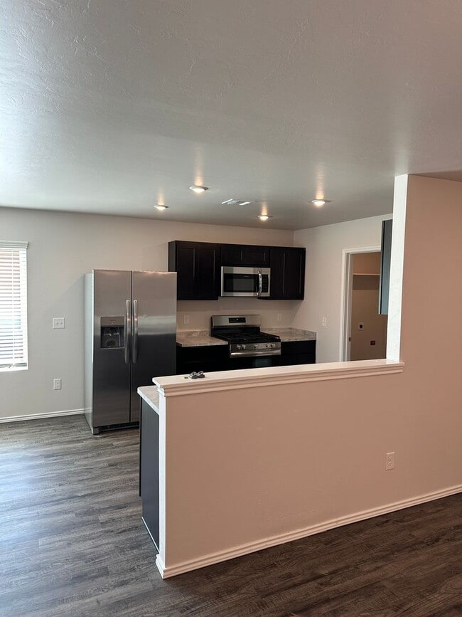 Building Photo - *MARCH MADNESS SAVINGS!* NEWER Three Bedro...