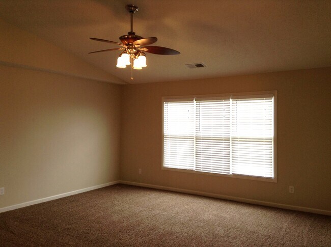 Foto del edificio - 756 Ginger Ridge Dr