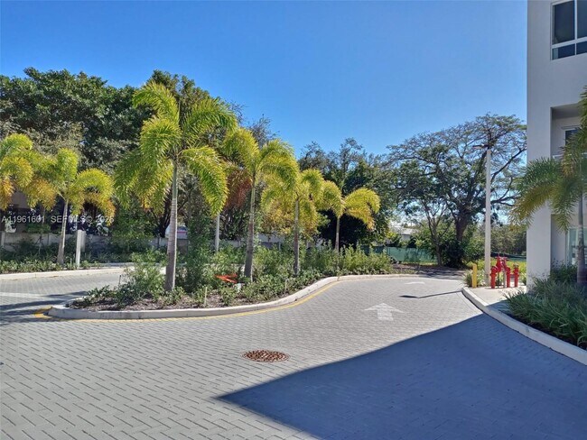 Foto del edificio - 2555 NE 193rd St