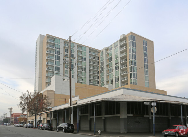 Building Photo - The Ellington