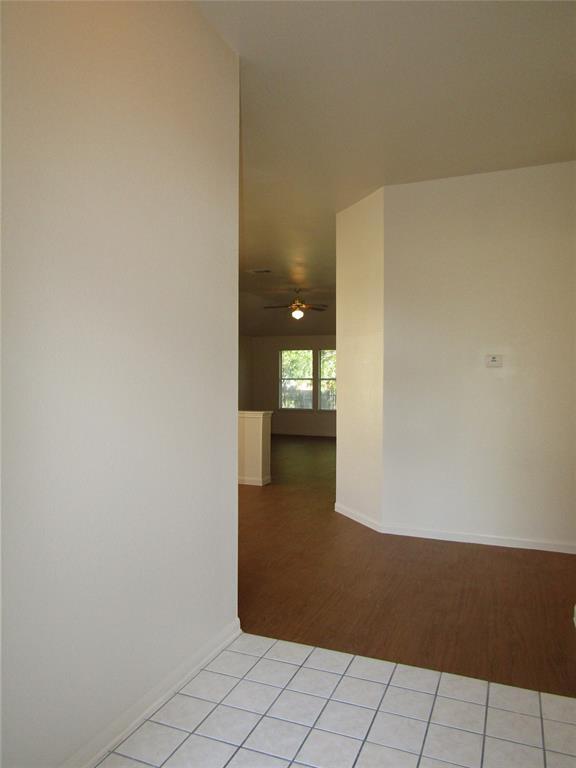 Foto del edificio - 122 Little Lake Rd