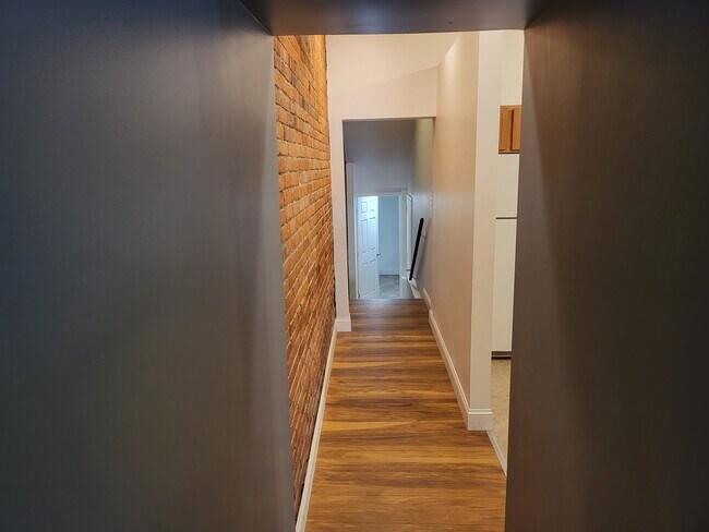 Building Photo - 50 Oneida St