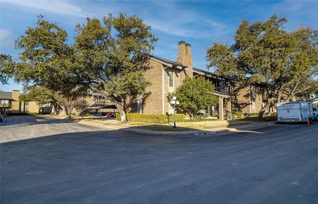 Building Photo - 10727 Park Village Pl
