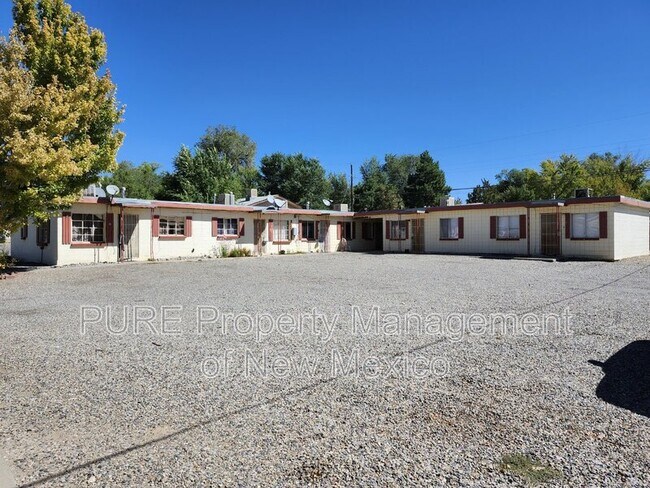 Building Photo - 602 N Orchard Ave
