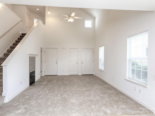 Building Photo - 117 Clusters Cir
