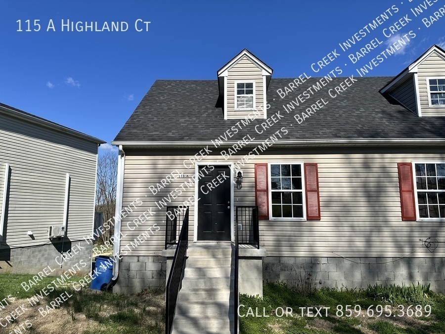 Foto principal - 2-Bed 1-Bath Townhome + Garage!