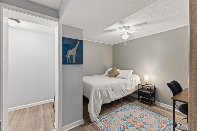 Foto del edificio - 350 Hill Park Dr