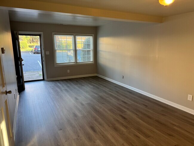 Foto del edificio - 1228 Archdale Dr