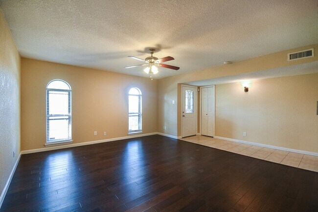 Building Photo - 2027 Rose Hill Rd, Carrollton, TX 75007