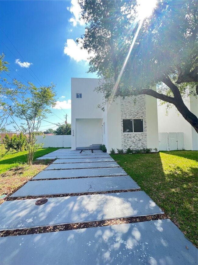 Building Photo - 538 NW 17th Ave