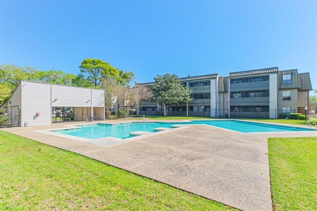Foto del edificio - 3025 Walnut Bend Ln