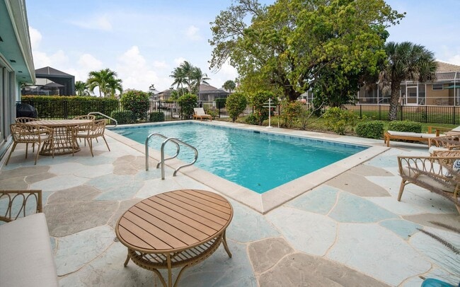 Building Photo - Family Friendly 3 Bedroom Home-Central loc...