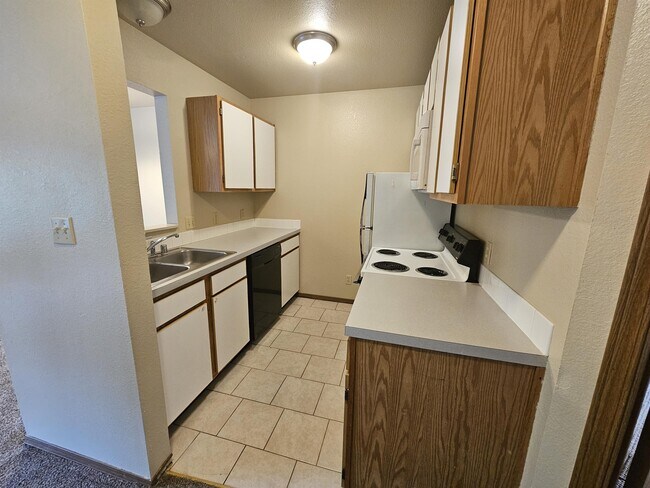 Building Photo - 950 Monterey Way