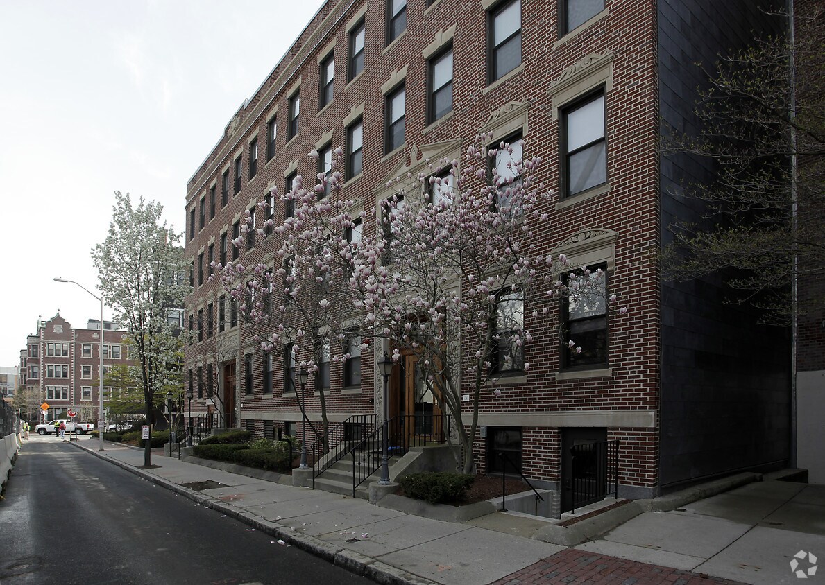 Primary Photo - 22-24 Prescott St
