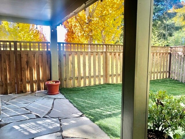 parte de patio trasero cubiertos - 2921 NW Kennedy Ct