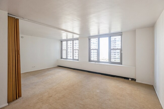 Building Photo - 400 E Randolph St