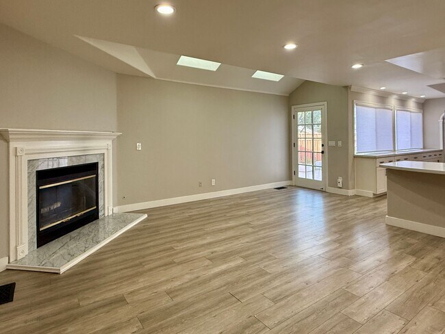 Foto del edificio - Stunning 4 Bedroom 3 Bath Home in Campbell
