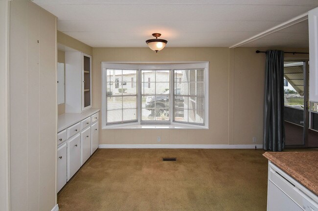 Building Photo - 570 Plaza Del Sol
