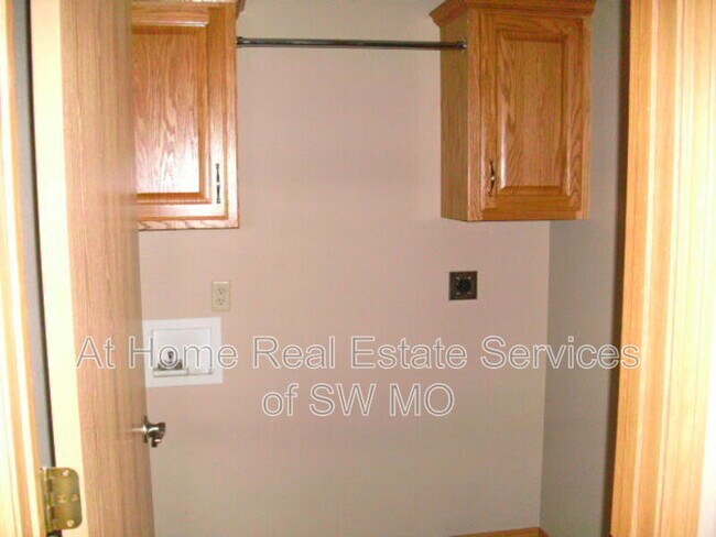 Building Photo - 3923 S Timbercreek Ave