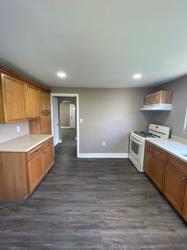 Foto del edificio - Beautifully renovated 5 bed 2 bath home re...