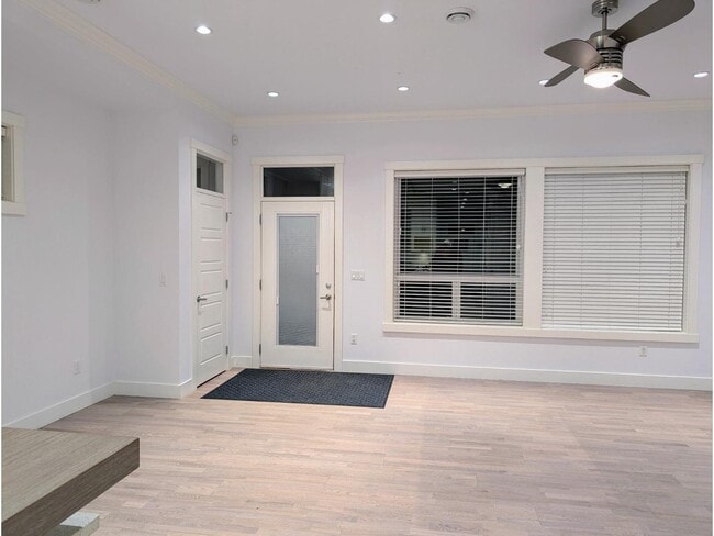 Building Photo - 15432 26