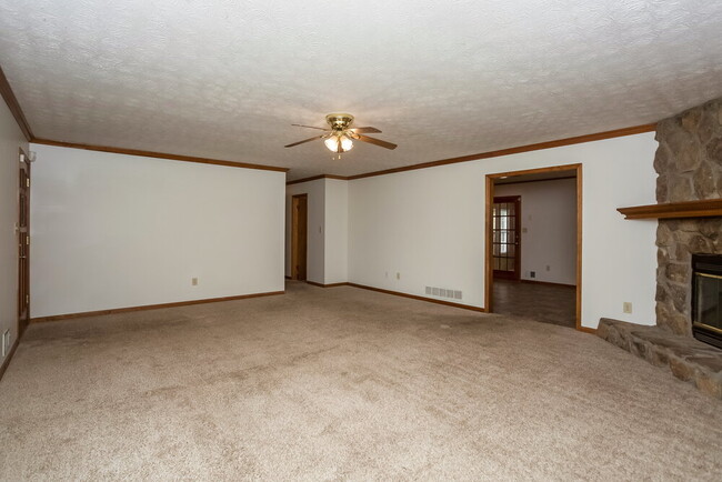 Building Photo - 105 Bennington Dr