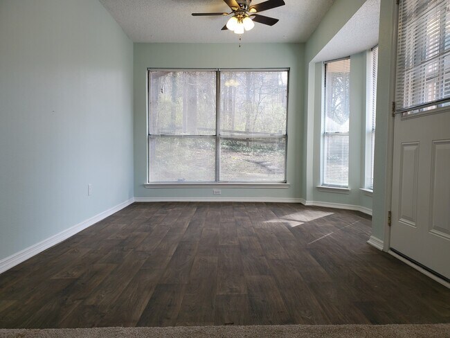 Foto del edificio - 1217 Jacksons View Rd