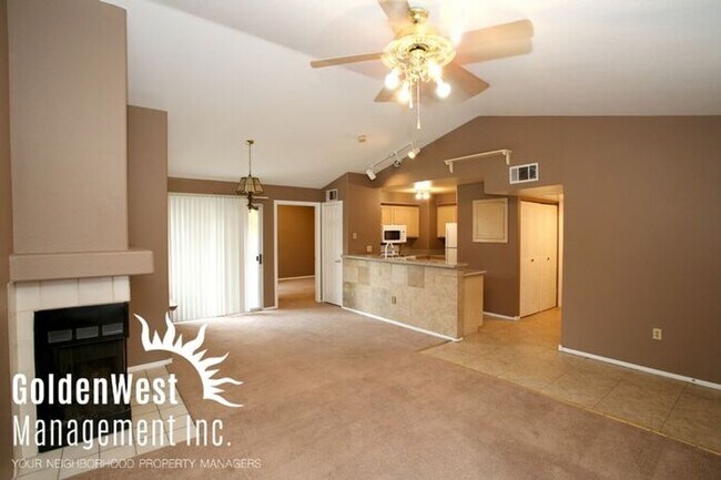 Foto del edificio - Beautiful 2Bdm 2Ba Condo w/ Detached 1 Car...