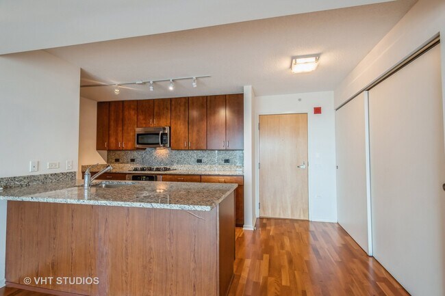 Foto del edificio - 9725 Woods Dr