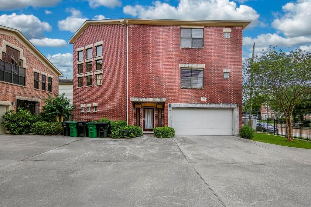 Primary Photo - 9710 Riddlewood Ln