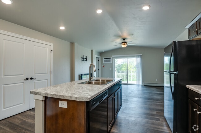 2BR, 2BA - 929SF - Kitchen - Fox Crossing Creek Apartments