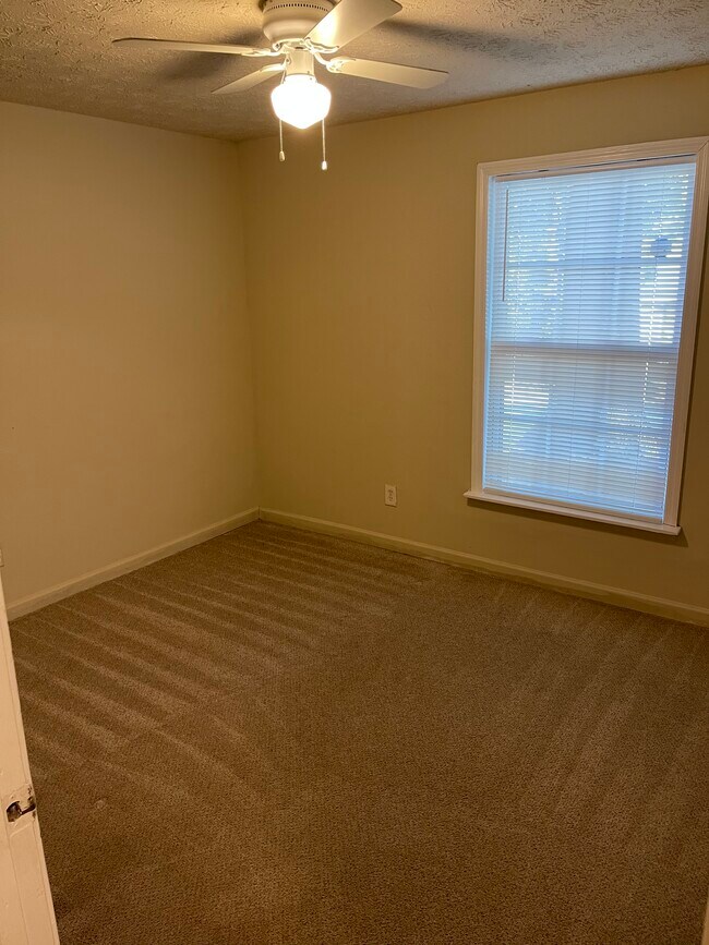 5470 Martins Crossing Rd, Stone Mountain, GA 30088 House Rental in