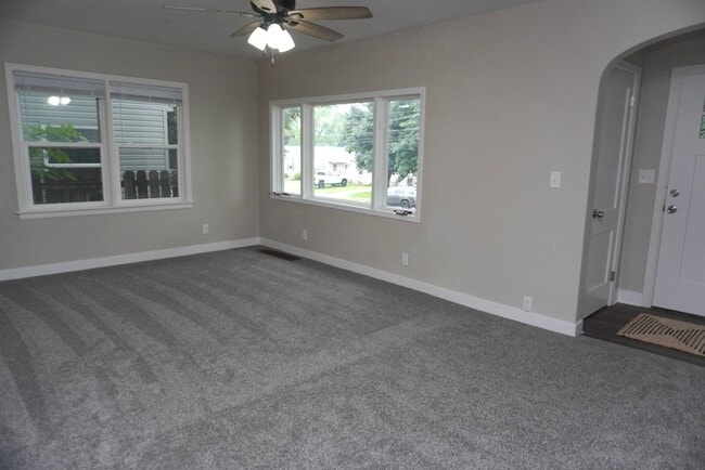 Building Photo - 3 Bedroom house