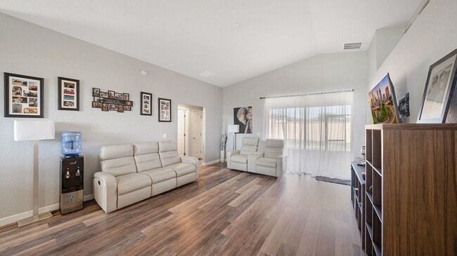 Foto del edificio - 518 Highland Meadows St