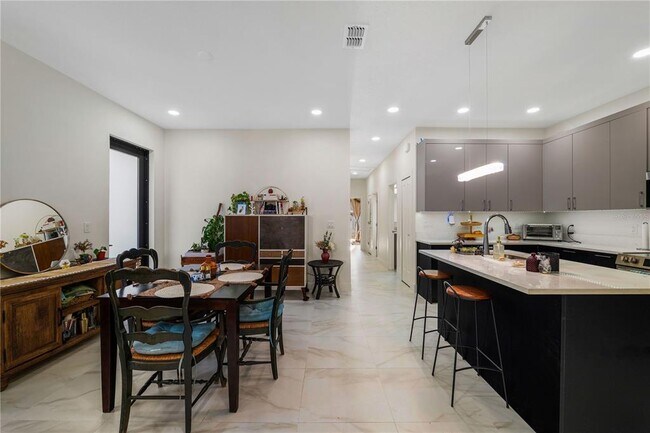 Foto del edificio - 4108 N Thatcher Ave