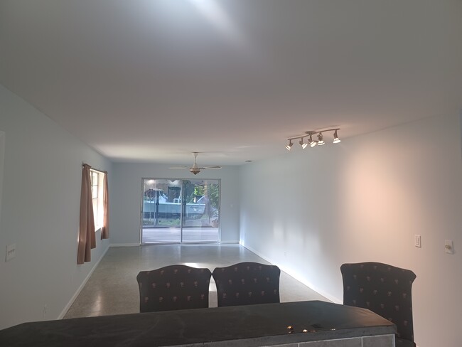 Foto del edificio - 1030 NE Wright Ave