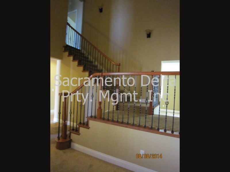 Building Photo - 11883 Country Garden Dr