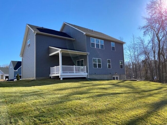 Building Photo - Like New Single-Family on Private Lot