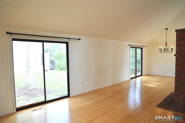 Foto del edificio - 3 Edgewood Cir