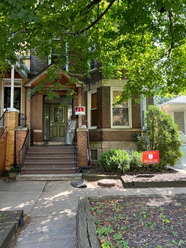 Primary Photo - 2335 W School St