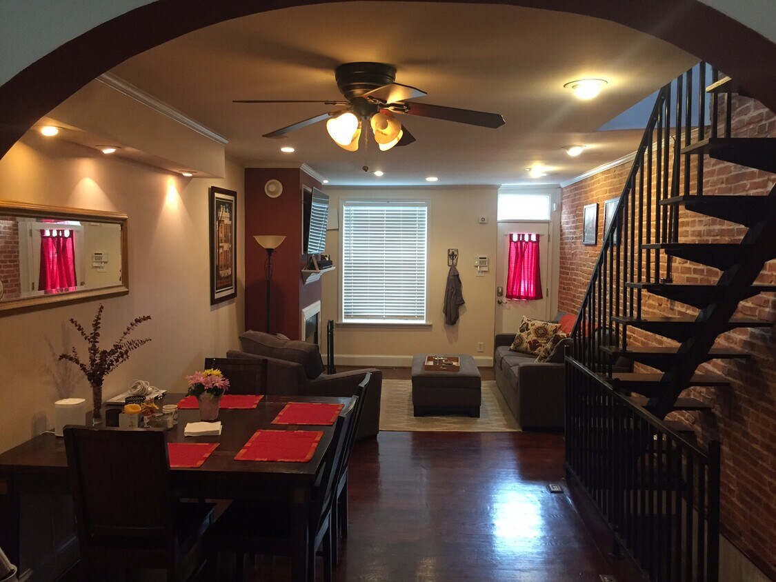 Living Room/Dining Area - 903 S Bouldin St