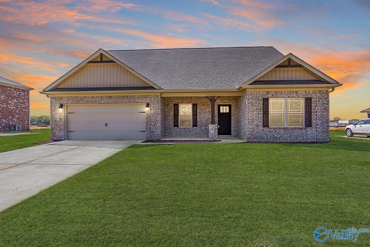 Primary Photo - 116 Ivy Vine Dr
