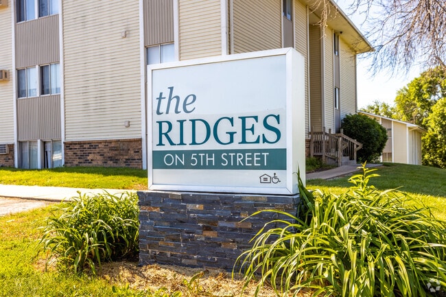 Building Photo - The Ridges