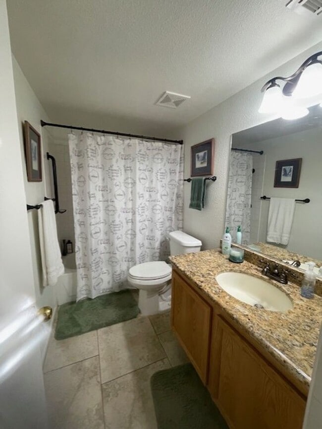 Foto del edificio - Ground level 2-bedroom 2-bathroom unit loc...
