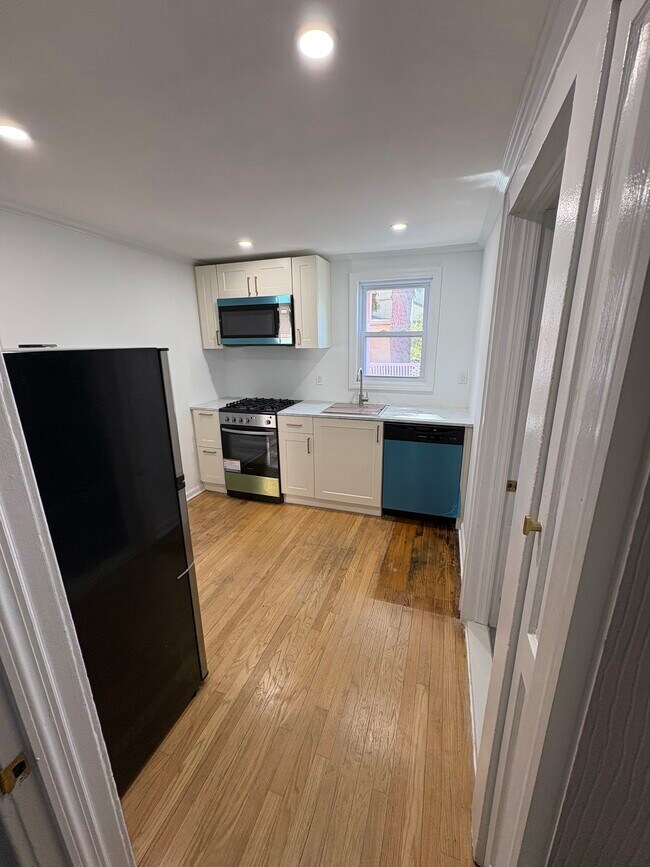 Foto del edificio - 2814 Weeks Ave