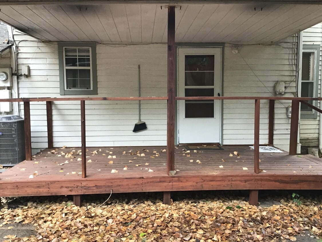 Building Photo - 1043 Delaware St