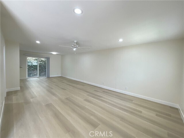 Foto del edificio - 2641 Santa Ana Ave