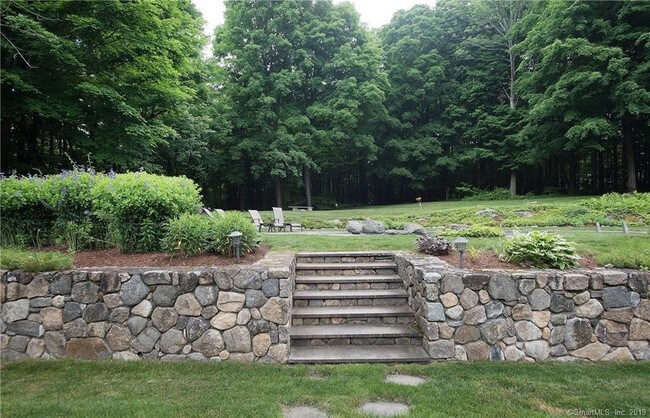 Building Photo - 204 Spring Valley Rd