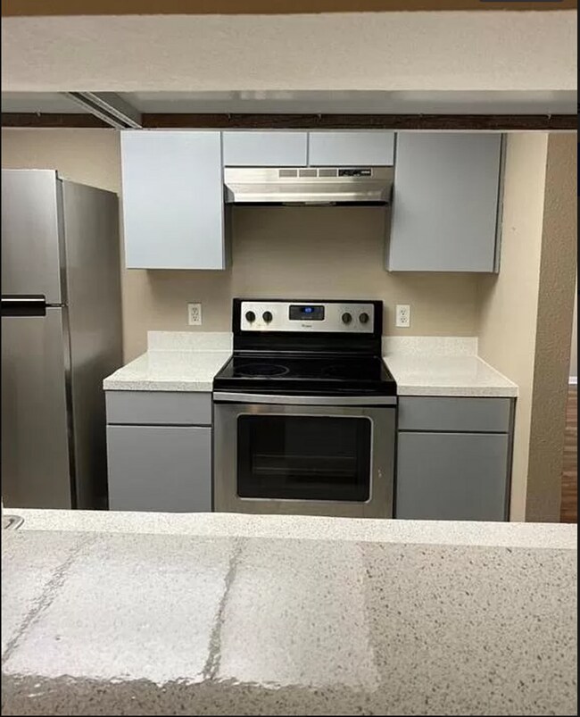 Building Photo - 2824 S Bartell Dr